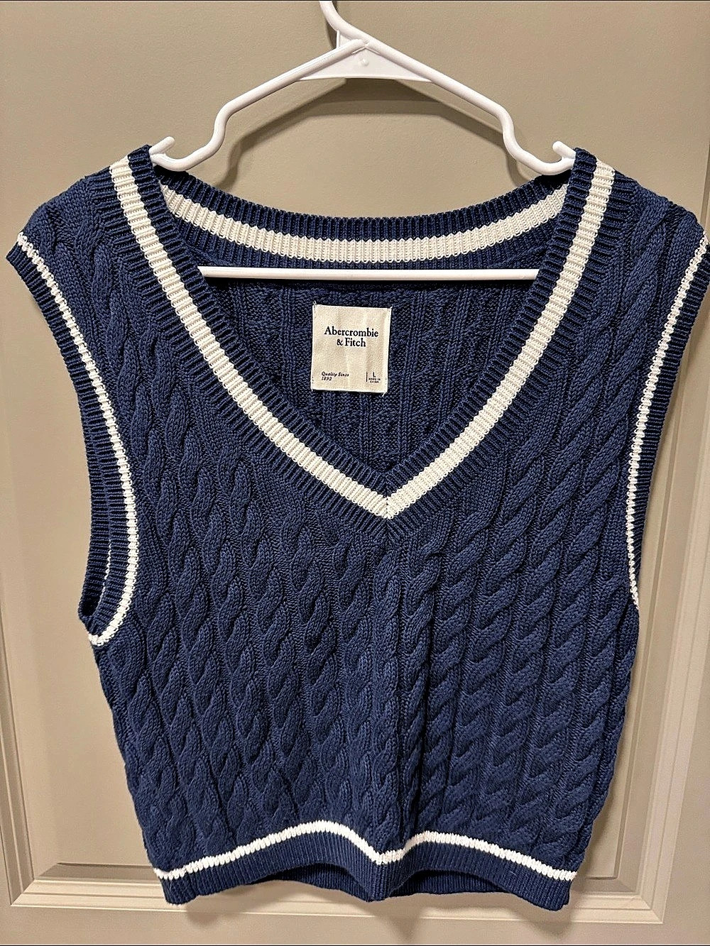 Abercrombie & Fitch Cable-Knit Merino Wool-Blend V-Neck Sweater Vest Blue &